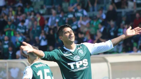 Enzo Gutiérrez celebrando su doblete en Valparaíso