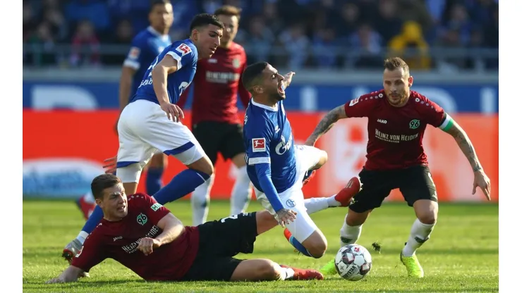 Hannover de Miiko cayó ante Schalke y quedó colista