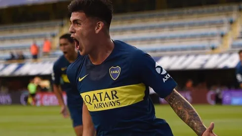 Cortés celebra su doblete xeneize en La Bombonera.