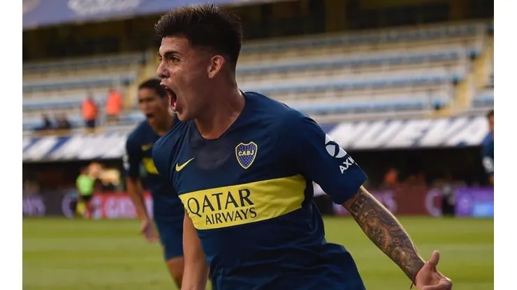 Cortés celebra su doblete xeneize en La Bombonera.