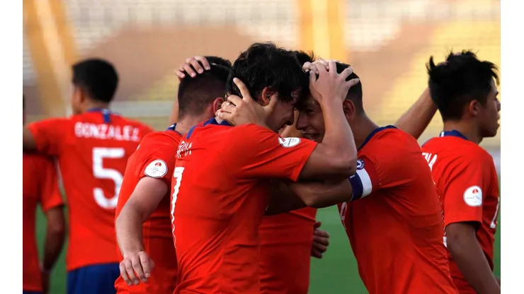 Chile vence a Bolivia y queda primero de grupo y clasificado al hexagonal