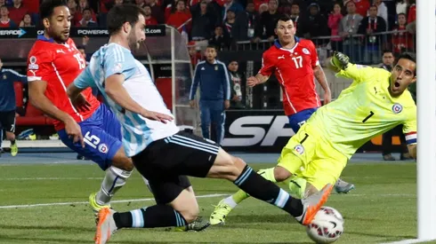 2015: Higuaín se lo pierde solo frente a Bravo en la final de Copa América