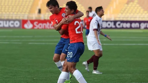 Tapia, el mejor de la cancha, festejando el 3-0