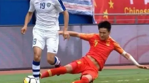 El patadón de la discordia.