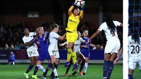 Tiane Endler en la ida contra el Chelsea.