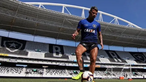 Valencia volvió a entrenarse con Botafogo