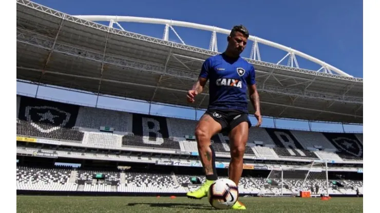 Valencia volvió a entrenarse con Botafogo