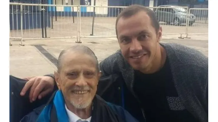 El lindo gesto de Marcelo Díaz con el abuelito hincha de Racing