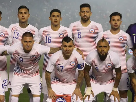 Formación: línea de tres defensas y Diego Valdés de enganche en el último once de Chile