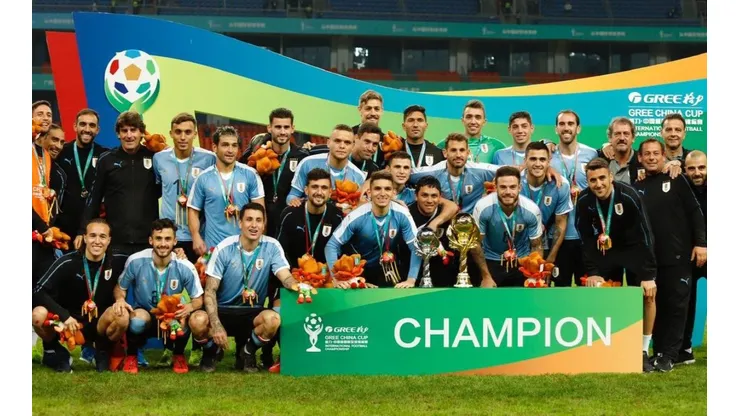 Uruguay se lució en la China Cup, si Luis Suárez