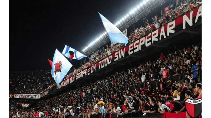 Acribillan a un hombre en Argentina por una bandera