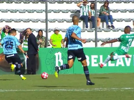 ¡Y más encima alega por la roja! Patada asesina en el fútbol brasileño