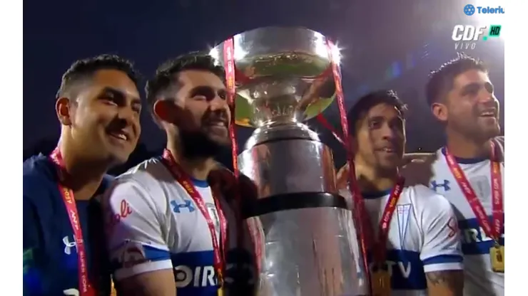 A los jugadores les costó un montón levantar la copa