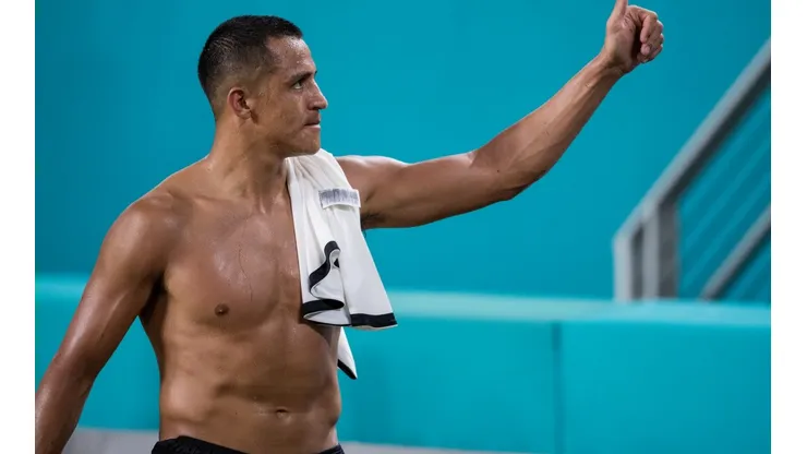 Manchester United v Real Madrid - International Champions Cup 2018 - MIAMI, FL - JULY 31: Alexis Sanchez #7 of Manchester United exits the stadium after the International Champions Cup match against Real Madrid at Hard Rock Stadium on July 31, 2018 in Miami, Florida. (Photo by Rob Foldy/Getty Images) *** Local Caption *** Alexis Sanchez - Not Released (NR)