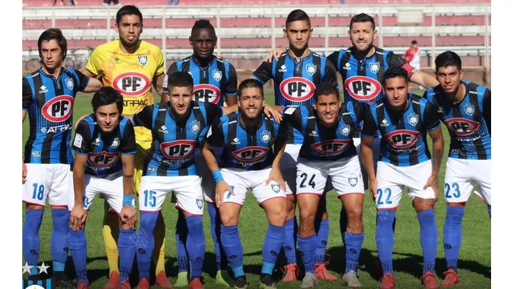 Formación de Huachipato ante Linares