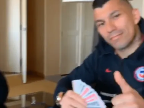 En la Roja se relajan jugando cartas tras perder con México