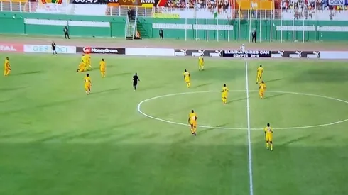 Costa de Marfil y Ruanda juegan con camisetas del mismo color