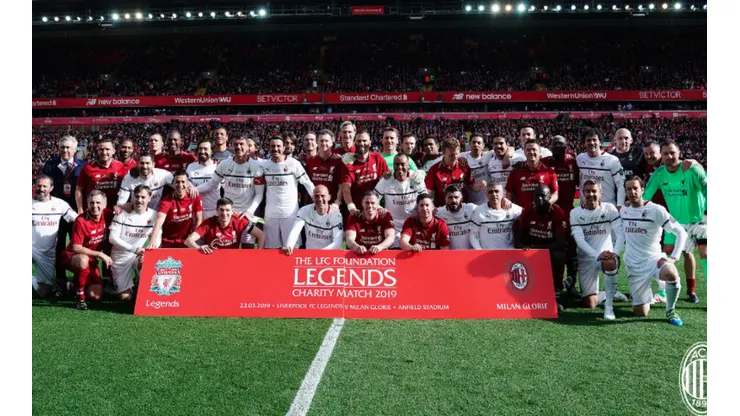 Liverpool y Milán se enfrentaron en un duelo de leyendas