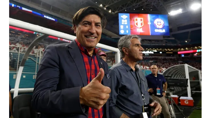 Iván Zamorano no quiso marginarse de la polémica del momento en la Roja
