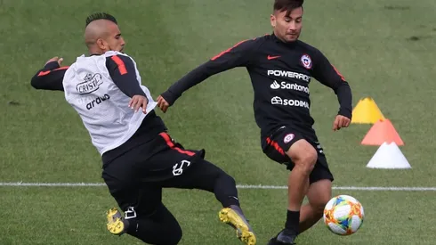 Vidal presiona a Meneses en una acción del entrenamiento de recién