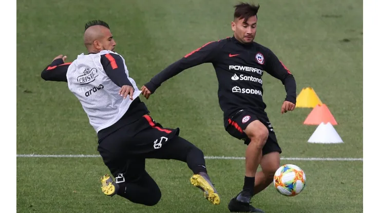 Vidal presiona a Meneses en una acción del entrenamiento de recién