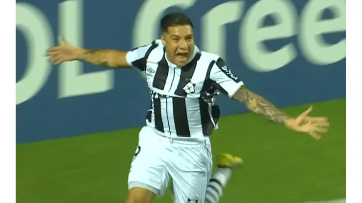 Bravo celebró su gol en la Sudamericana
