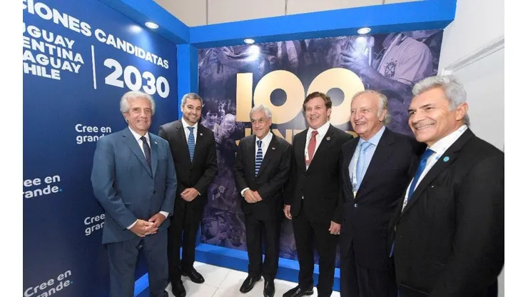 Dirigentes de los cuatro países hablando del Mundial 2030