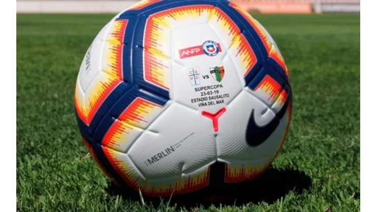 Como las grandes finales: Balón personalizado para la Supercopa