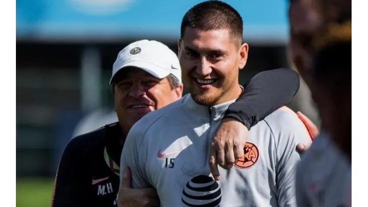 Miguel Herrera y su regalón.