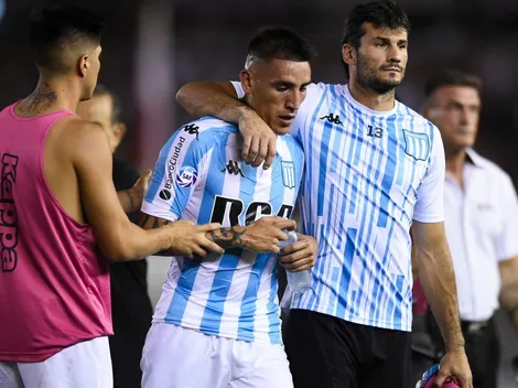 Ricardo Centurión se agarra a combos en un partido de futsal