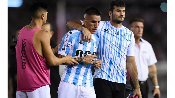 Ricardo Centurión se agarra a combos en un partido de futsal