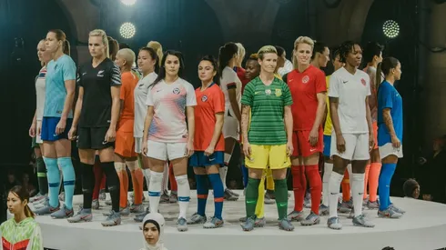 [Fotos] Nike presentó en Paris la camiseta que La Roja Femenina usará en el Mundial de Francia