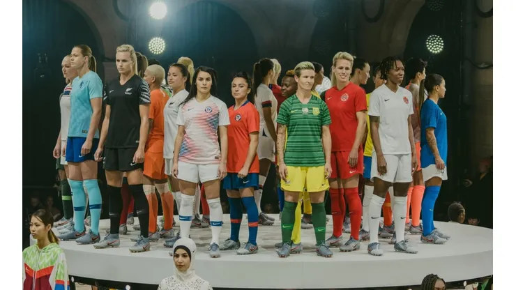 [Fotos] Nike presentó en Paris la camiseta que La Roja Femenina usará en el Mundial de Francia