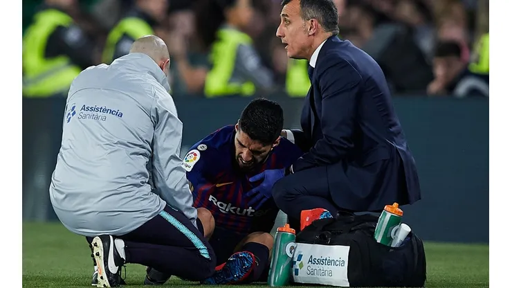 Luis Suárez se lesiona y llegará justo ante el Manchester United