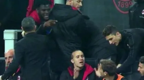 Kessié y Biglia se pelearon en el banco durante el clásico