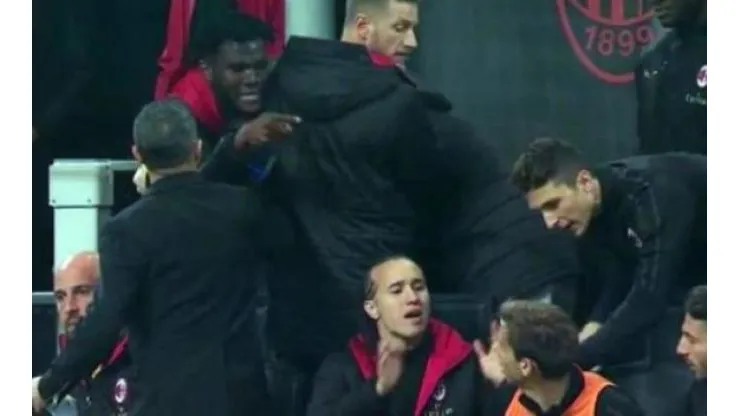 Kessié y Biglia se pelearon en el banco durante el clásico