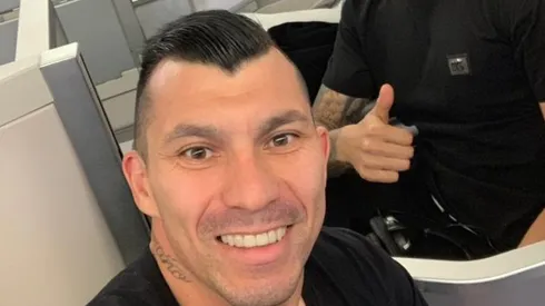 Así de feliz luce Medel en la víspera del duelo con la UC