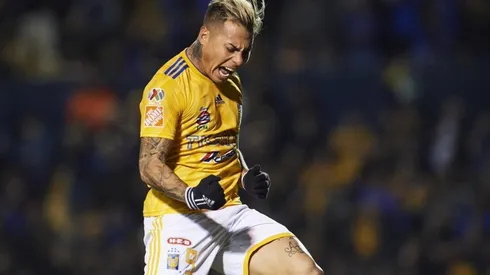 Vargas celebra su gol ante Querétaro.