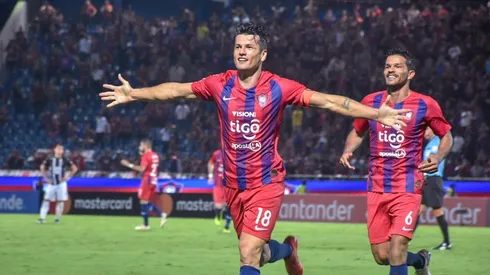 Valdez celebrando su mega golazo