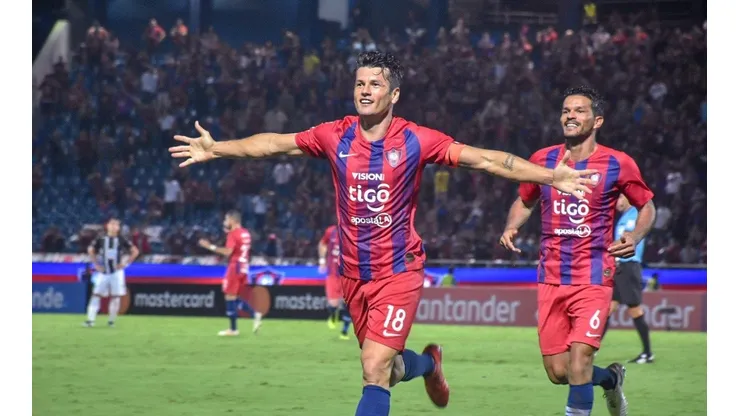 Valdez celebrando su mega golazo