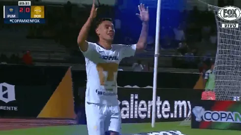 Mora festejando su gol