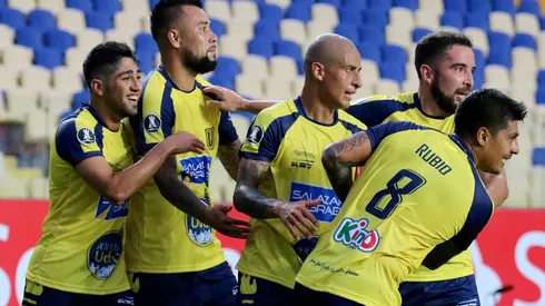 Universidad de Concepción ya está en Asunción para el encuentro ante Olimpia