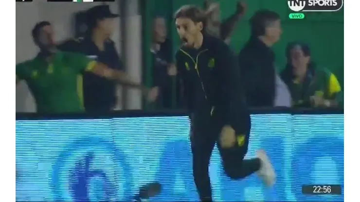 Notable celebración de Beccacece en el 3-2 final