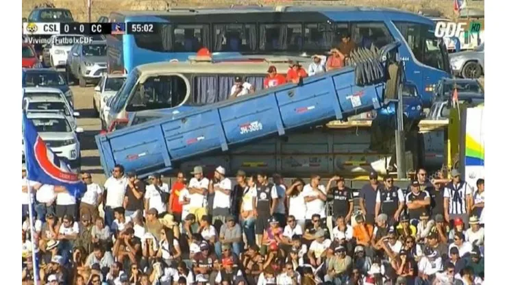 Los fanáticos que no pudieron comprar entrada en Cobresal.