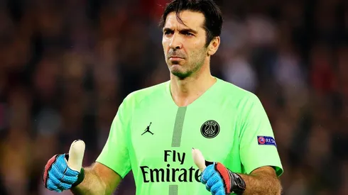 Buffon jugará un año más en PSG.
