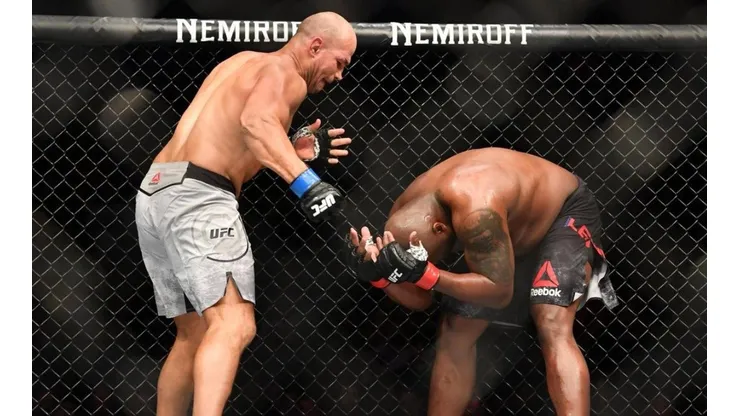 Junior Dos Santos noqueó a Derrick Lewis y se perfila como retador de Daniel Cormier