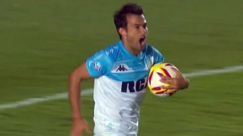 Racing consigue agónico empate y sigue puntero