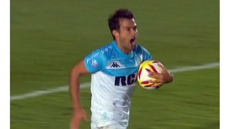 Racing consigue agónico empate y sigue puntero