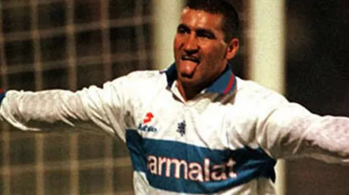 El Beto Acosta da la bienvenida a Patricio Rubio.