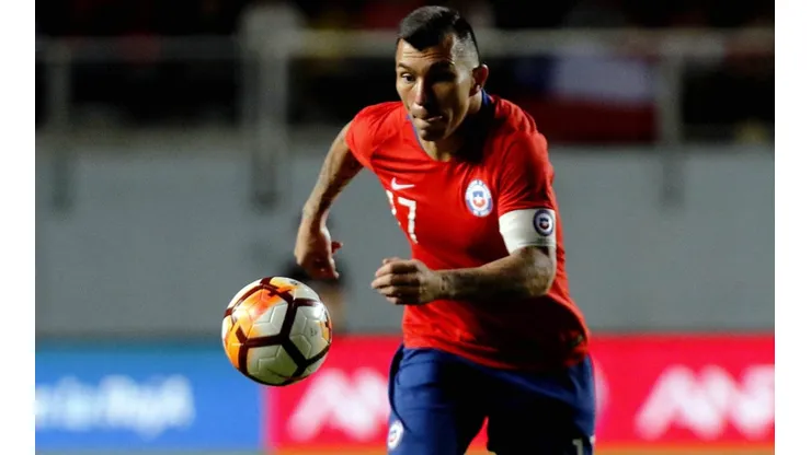 Lazio niega interés en Gary Medel...